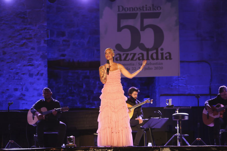 Mariza canta a Amália_Plaza de la Trinidad_Trinitate Plaza_55 Jazzaldia003©lolo vasco_55 Jazzaldia
